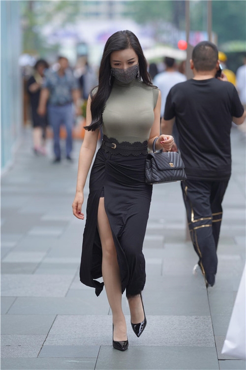 11452pd55n4qyftv.jpg