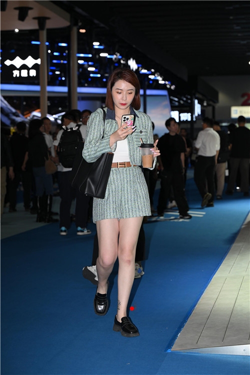 23650kjcy11cnxsr.jpg