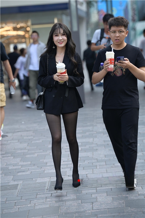 24037uk1at2e5shc.jpg