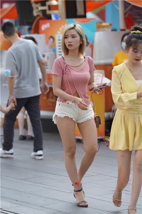 29460ksnee41y00w.jpg
