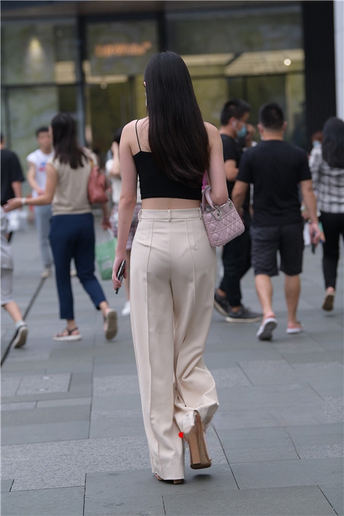 27590y1tqqe4dtb1.jpg