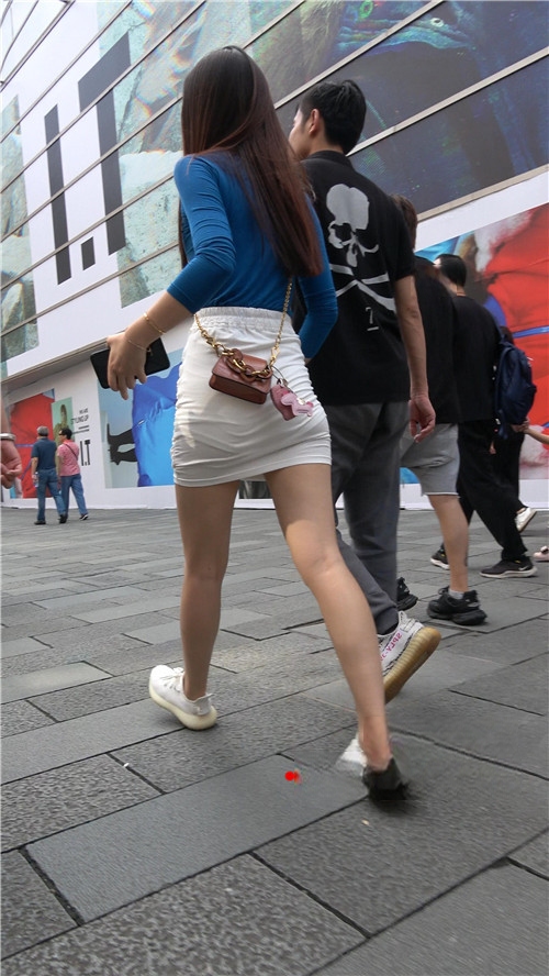10850xrlhs0yy2di.jpg