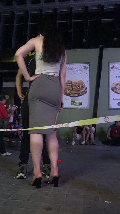 8595qp115q0sklw.jpg