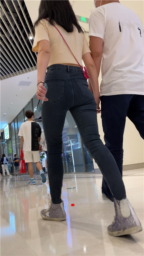 14657ijyw1r012cu.jpg