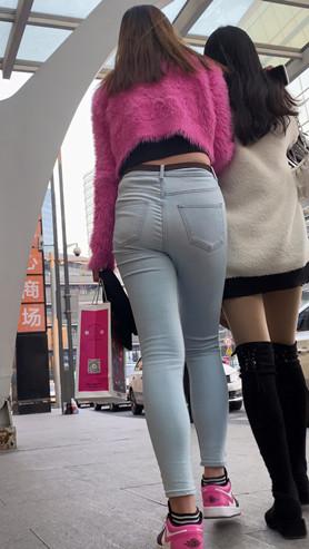 14515ln3dwe11gl5.jpg