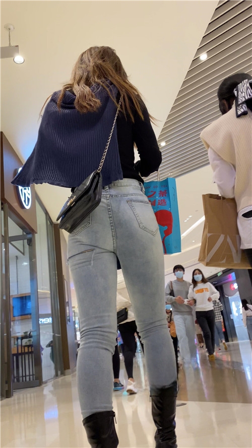14003ov2bu02xrux.jpg