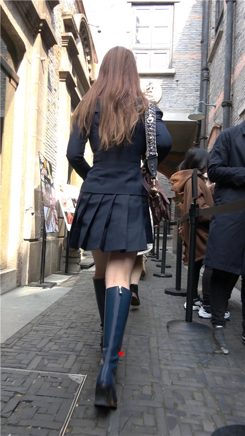 10892rw44tdevdyk.jpg
