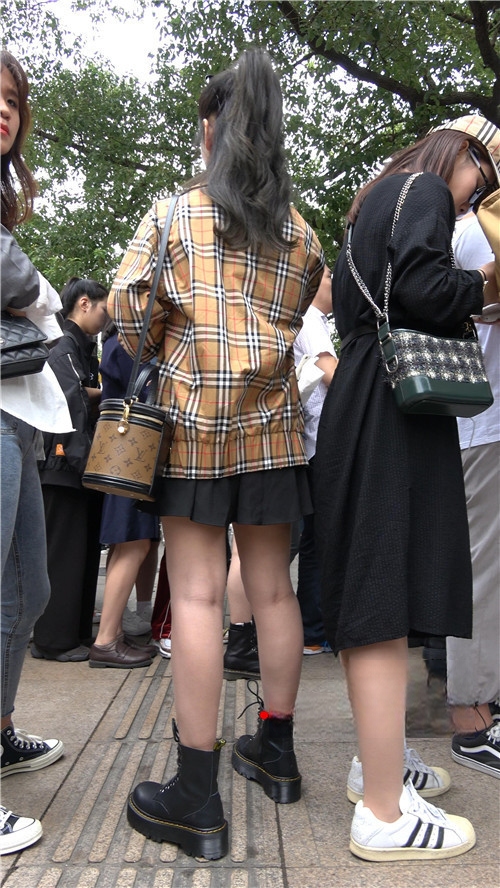 10874axs3kxdylph.jpg
