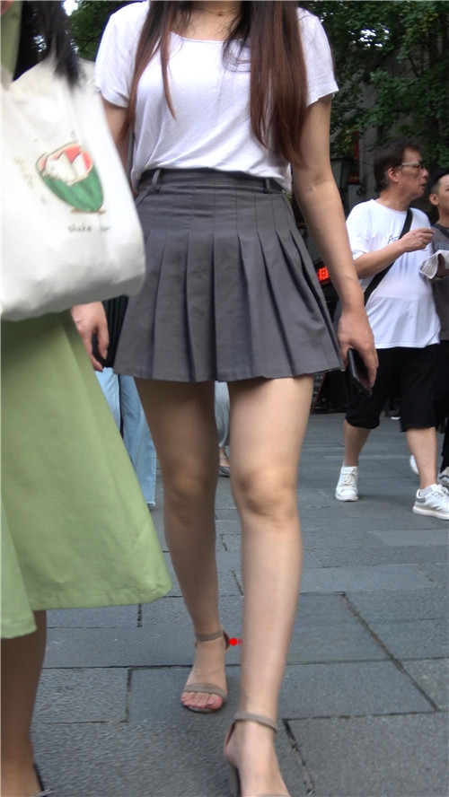 10847qdina3mflrr.jpg