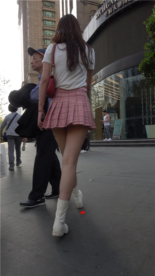 10712w4hidq22hzv.jpg