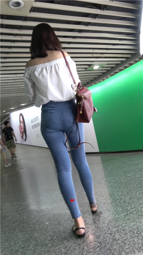 9136khf1bcy30qx.jpg