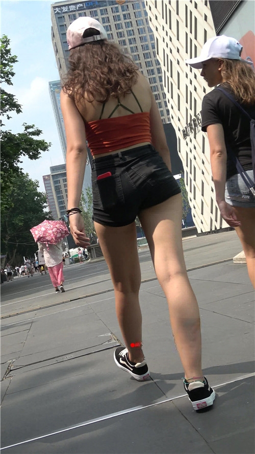 11048dezibsqwze5.jpg