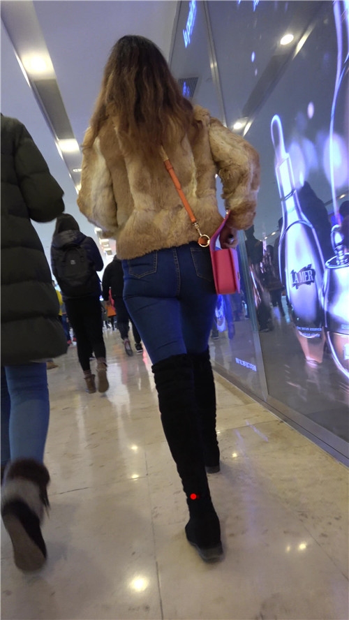 11031nphty2zaj21.jpg