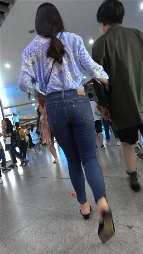 10497d2ibvclocsy.jpg