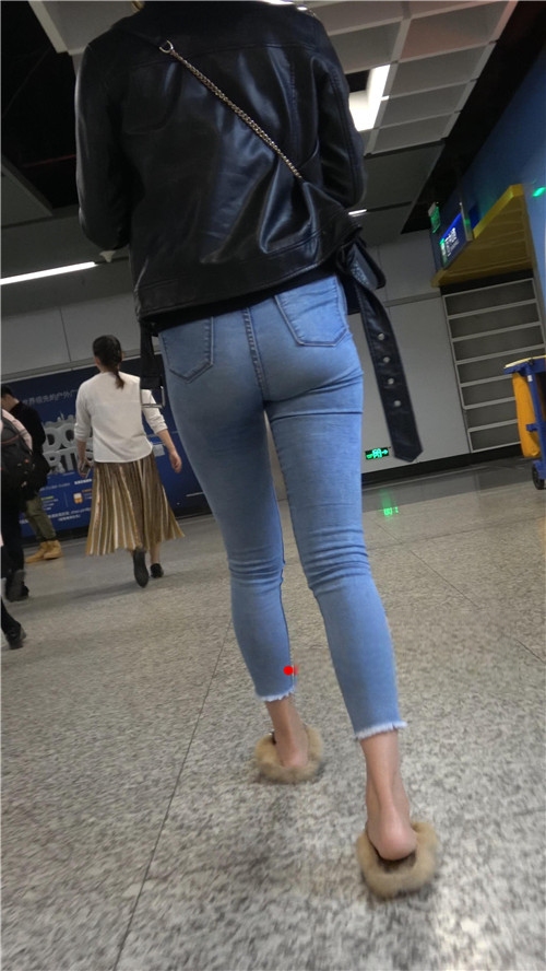 101403upzhf1bsv4.jpg