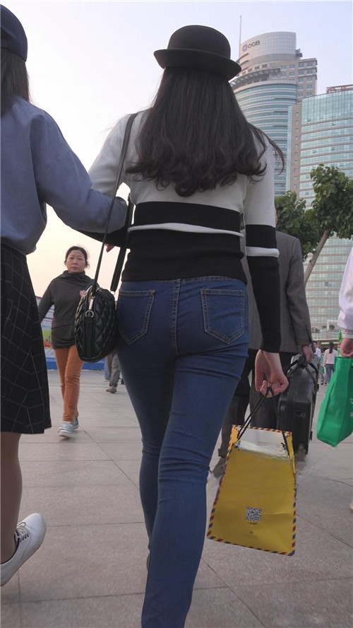 9930jwbf025z5hu.jpg