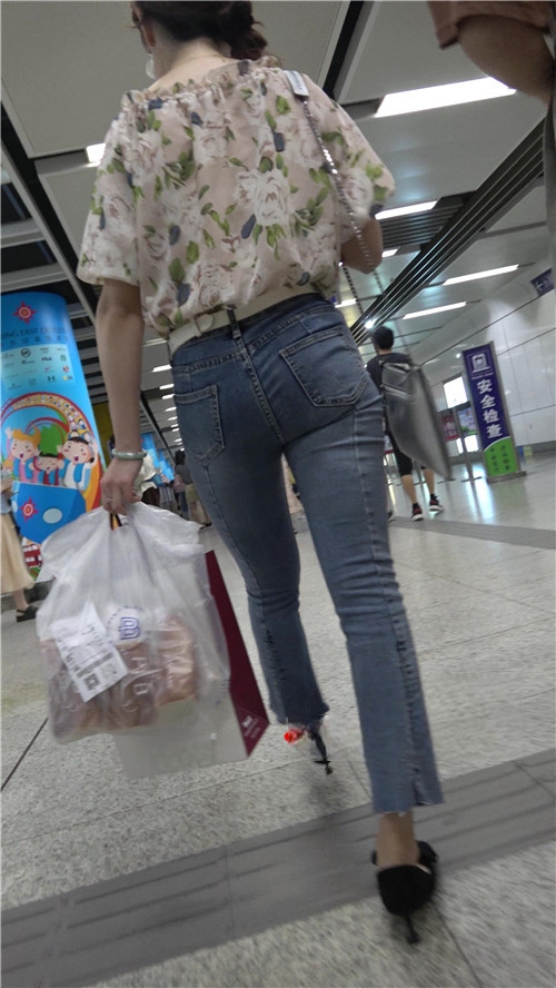 9904vqv4xawltt2.jpg