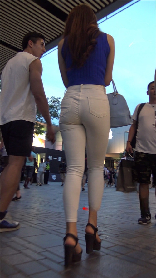 8339dummkzb2vsx.jpg