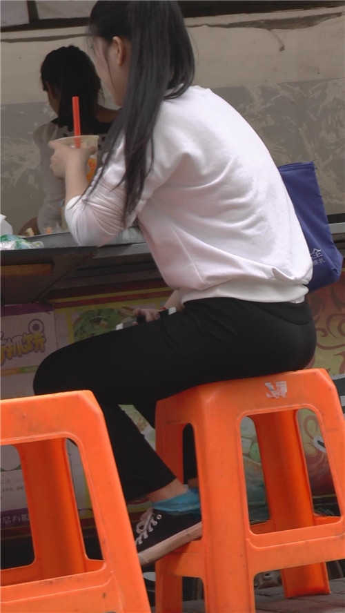 11206w20m2azkn2h.jpg