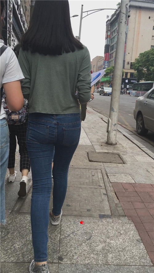 11183i0dmhfn00ee.jpg