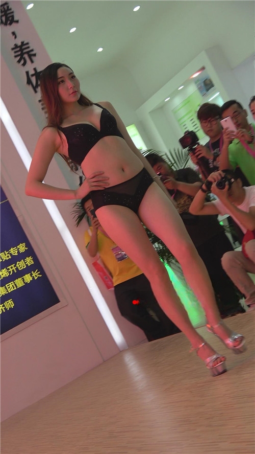 7620313hk4exyaw.jpg