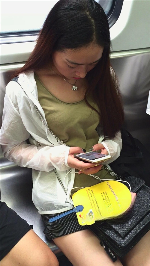22584mfnpxjp4fcm.jpg