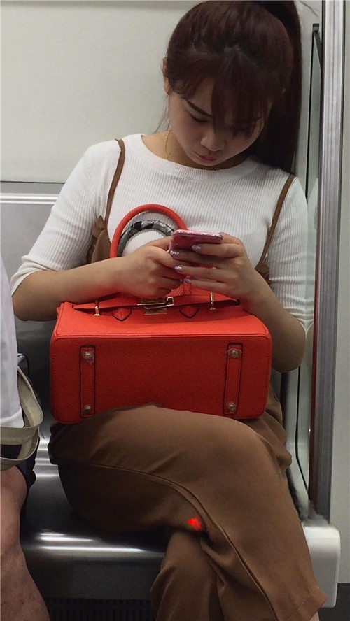 20114voxogirrlhi.jpg