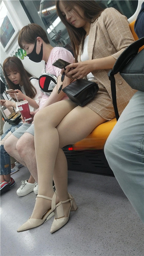 5730uvjmo2bu54k.jpg