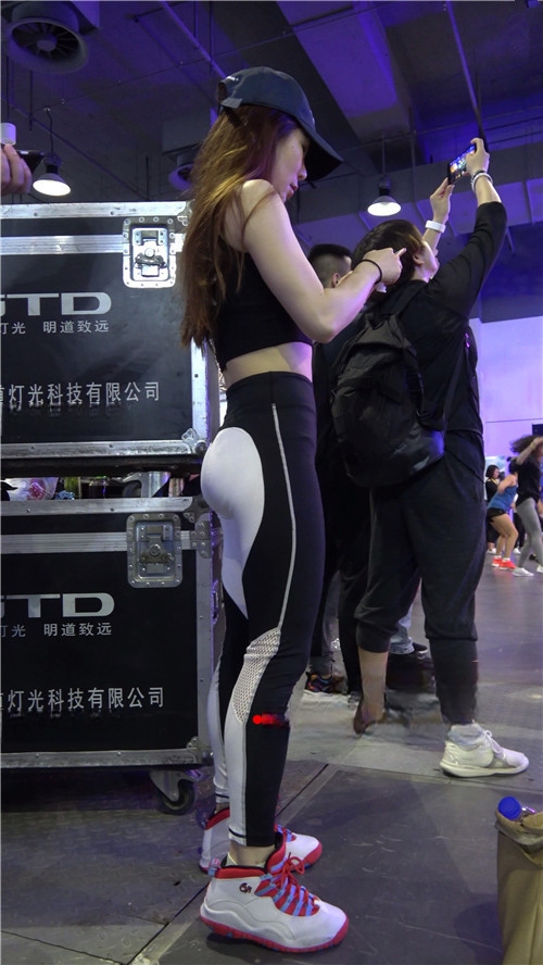 9139ywlmihbnbu4.jpg