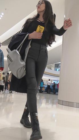 12642yis50tvyv4q.jpg