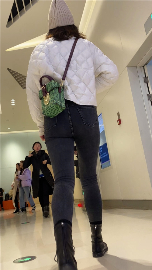 12445wutm00v02zc.jpg
