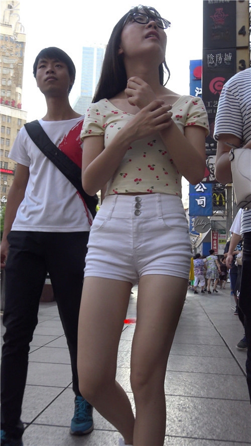 8262r43lz2wqsb0.jpg