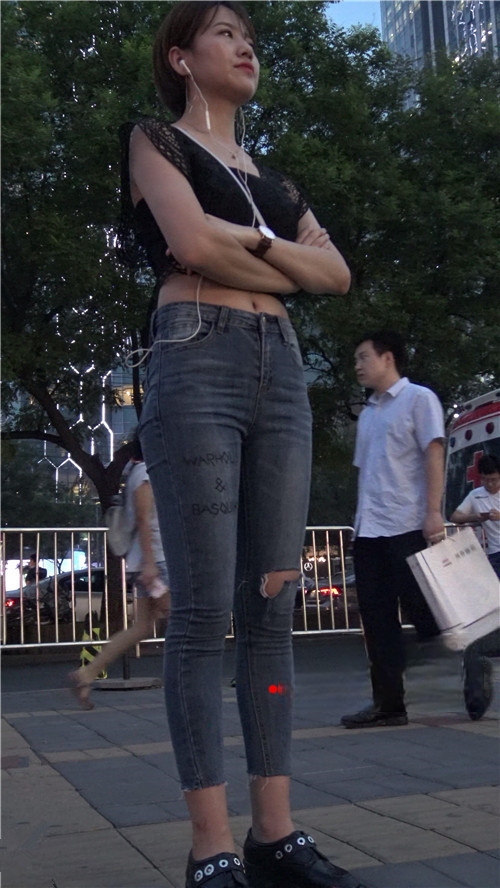 8216tflbrchusvq.jpg