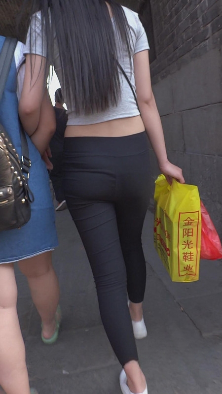 1054n00cjohc3ew.jpg