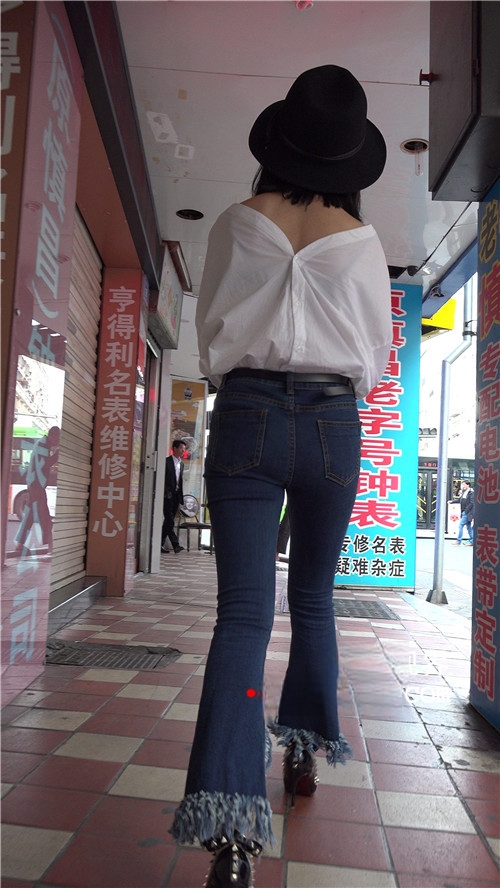 11013ee4jmrennzn.jpg