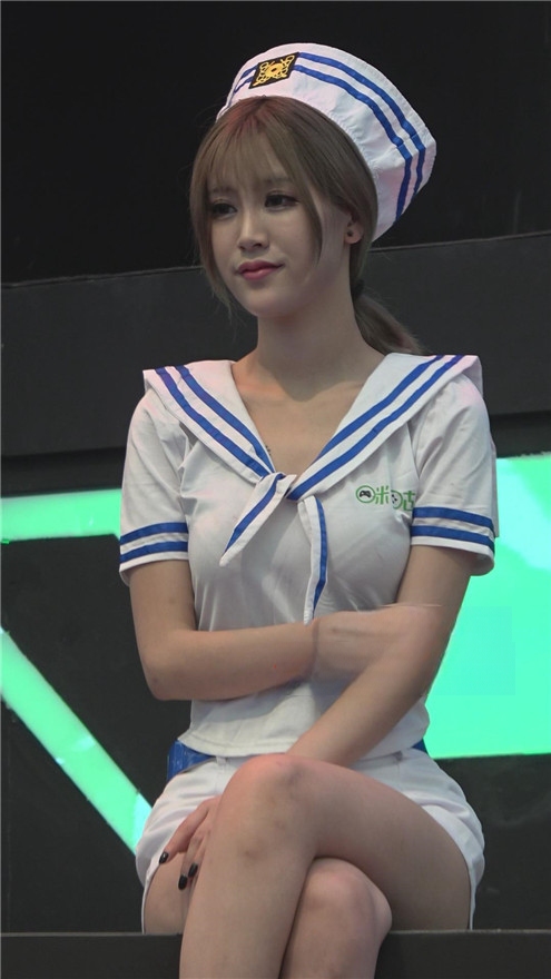 741513f4bnla0bs.jpg
