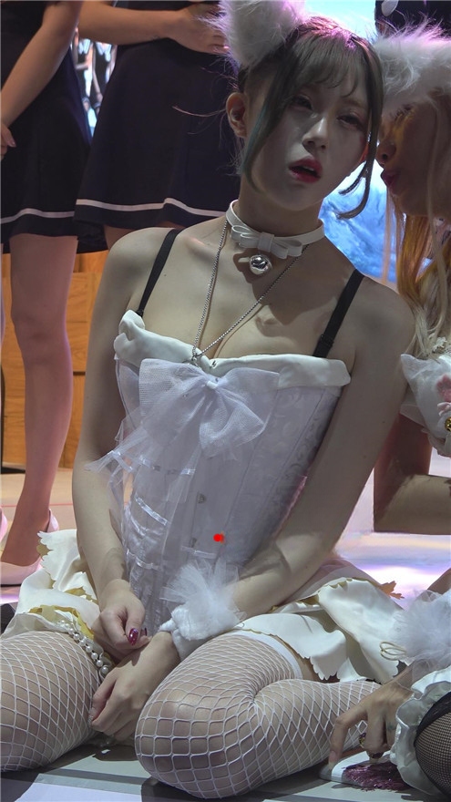 74080ylwdm14vyk.jpg
