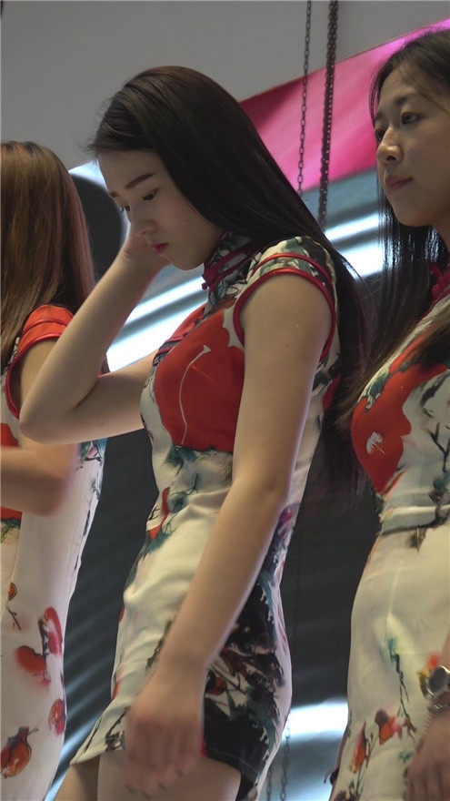 7326u5vb004wdck.jpg