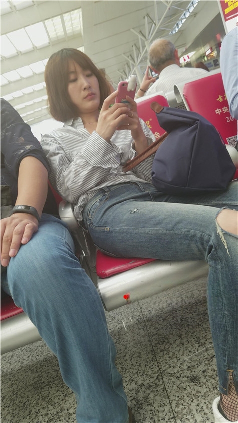 6830l1jahcv3yq1.jpg