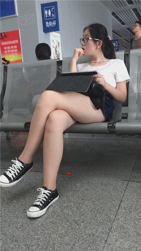 5787zvdwsqbm01q.jpg