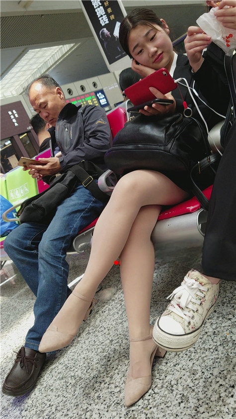 6554z2yngstl1cd.jpg