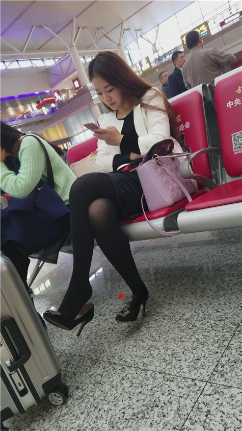 6489v30a0uqyeuu.jpg