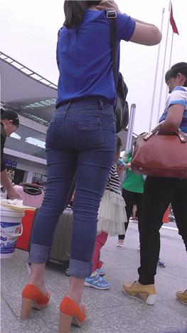 2045c5trunqra3m.jpg