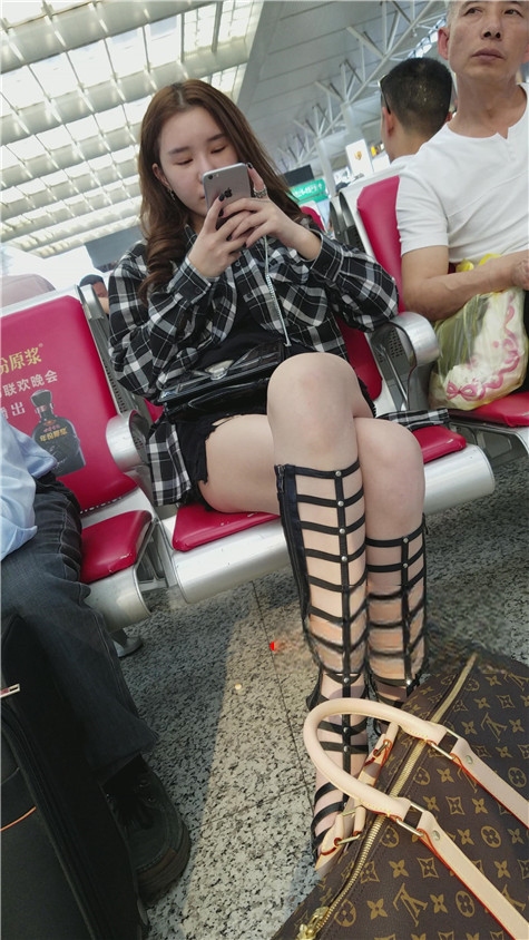 67123zcj3xvblax.jpg