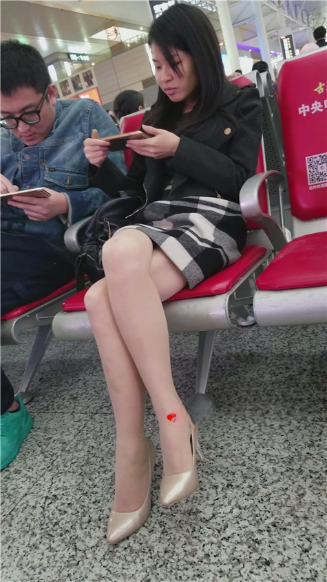 6673zoeoju1uncd.jpg