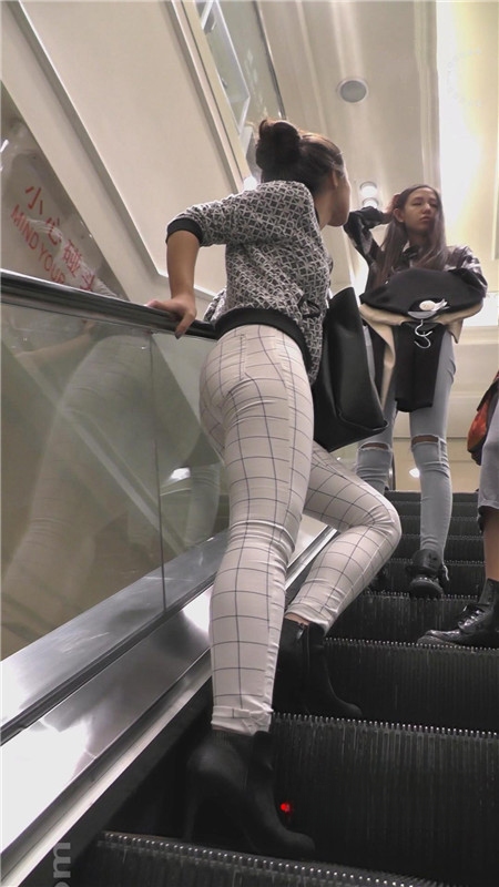 1611sc44vcsjm4r.jpg