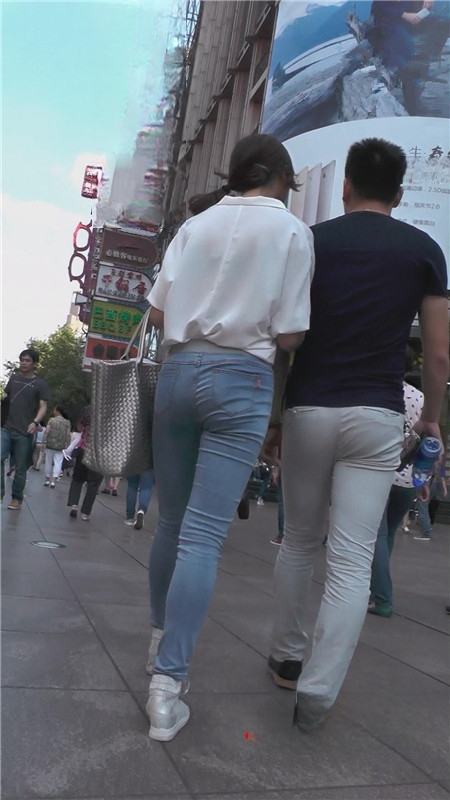 1730yabm52hv5wx.jpg