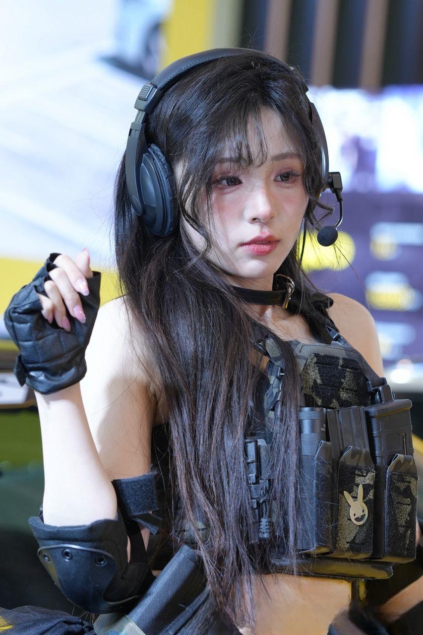 JPK71218-aizlie02j52.jpg