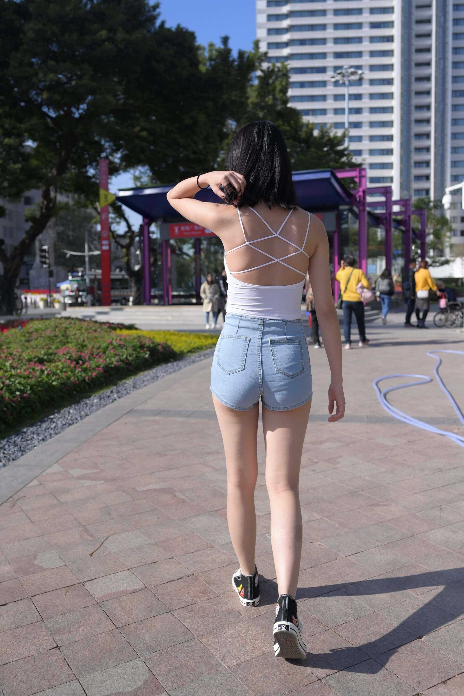 2245tcbwdpn2oiz.jpg
