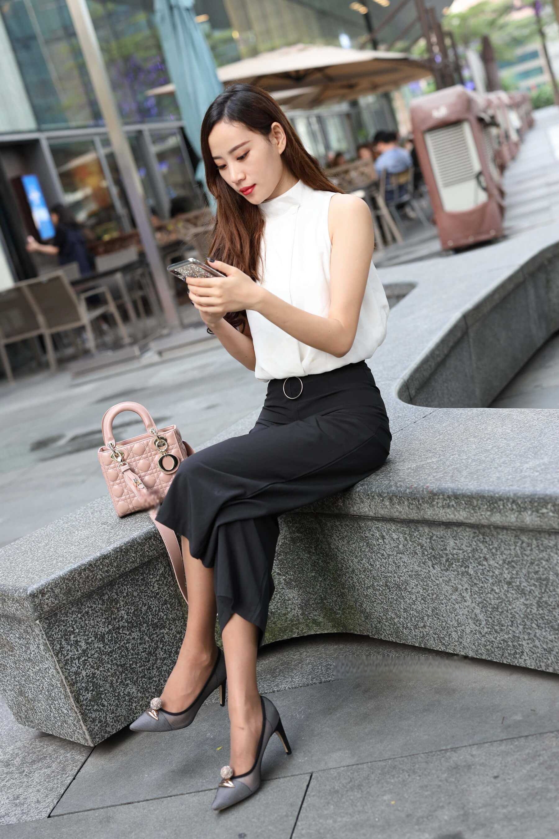 2635diqjnyeeust.jpg
